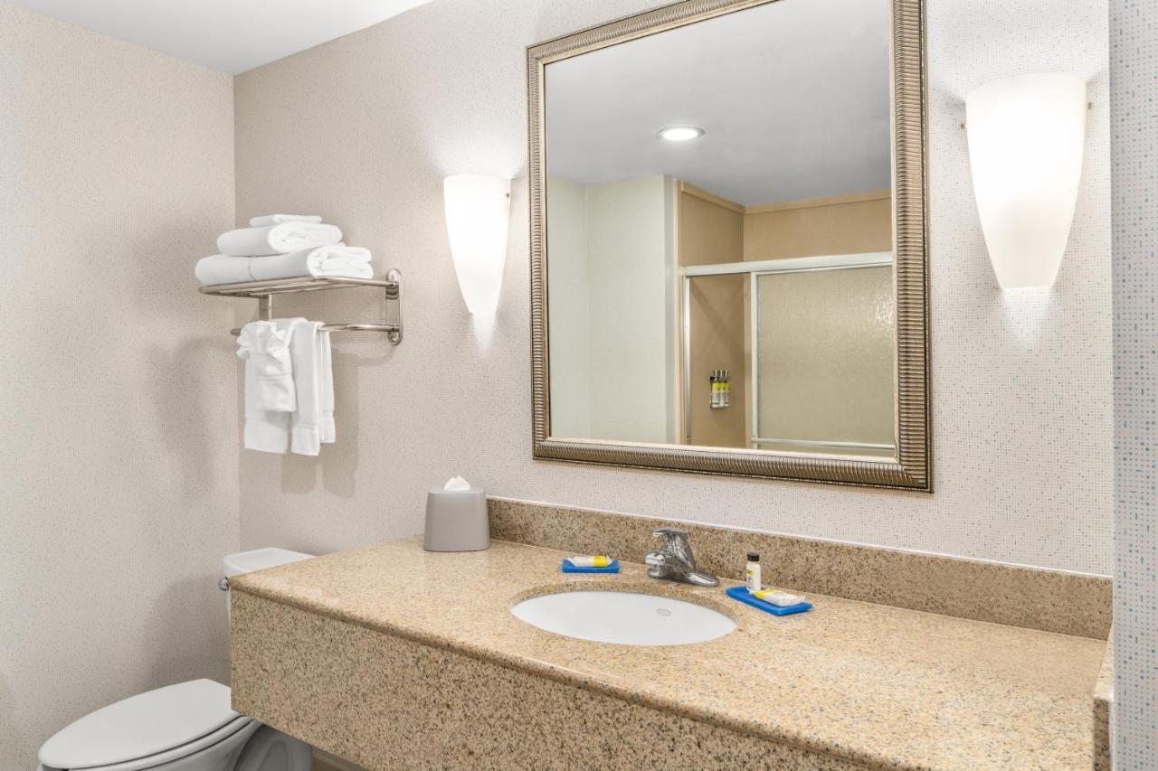 Holiday Inn Express & Suites Wilmington-Newark By Ihg Dış mekan fotoğraf
